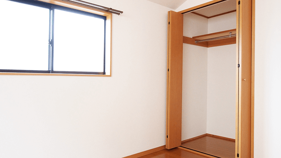 部屋の中の収納スペース