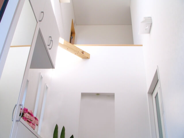 玄関の吹き抜け